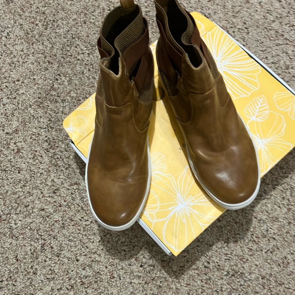 Yellow box boots size 11. Maisee camel booties
